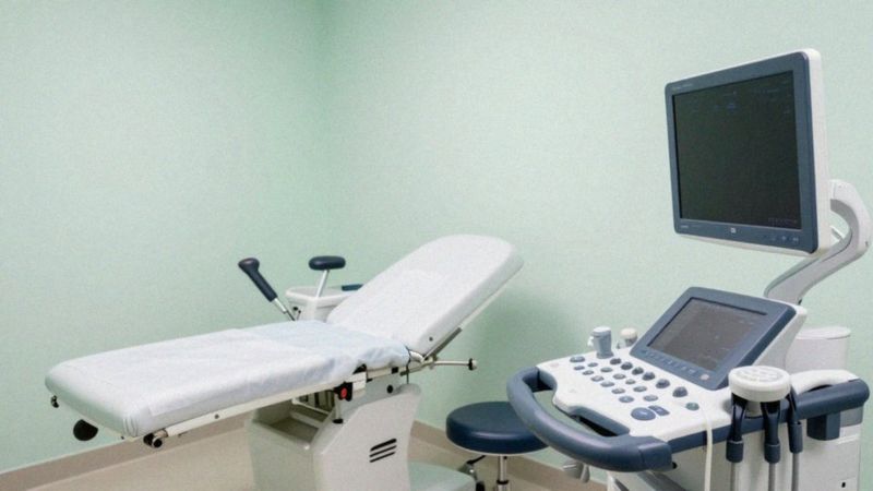 Jak przebiega założenie i kontrola wkładki domacicznej?