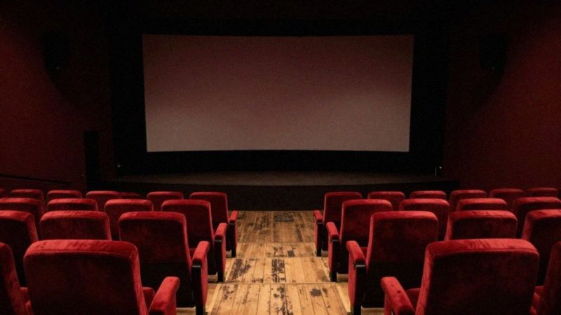 Jak krytycznie ocenić filmy podobne do 'Galerianki'?