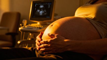 Badania prenatalne robić czy nie? Korzyści i ryzyka diagnostyki prenatalnej