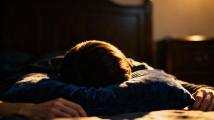 Czemu ktoś nam się śni? Odkryj znaczenie i emocje w snach