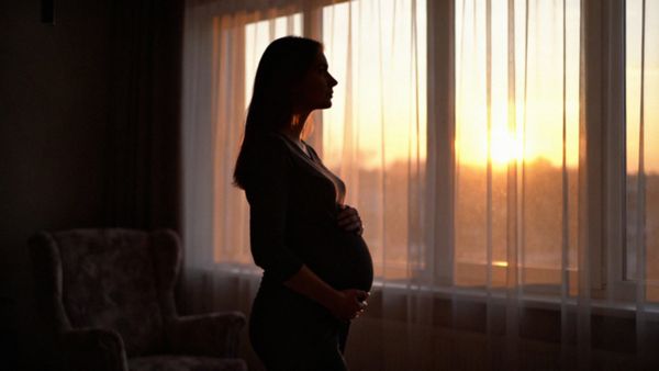 Czy orgazm powoduje skurcze porodowe? Różnice i bezpieczeństwo w ciąży