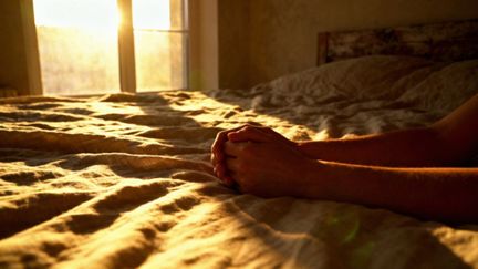 Monogamia znaczenie — co to jest i jakie niesie korzyści?