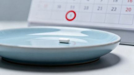 Tabletka „dzień po” — czy jest bezpieczna i jak działa?